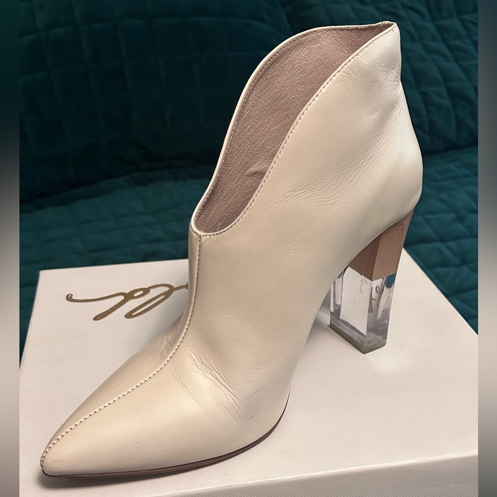 42 Gold - Kisses women’s size 10 cream booties,